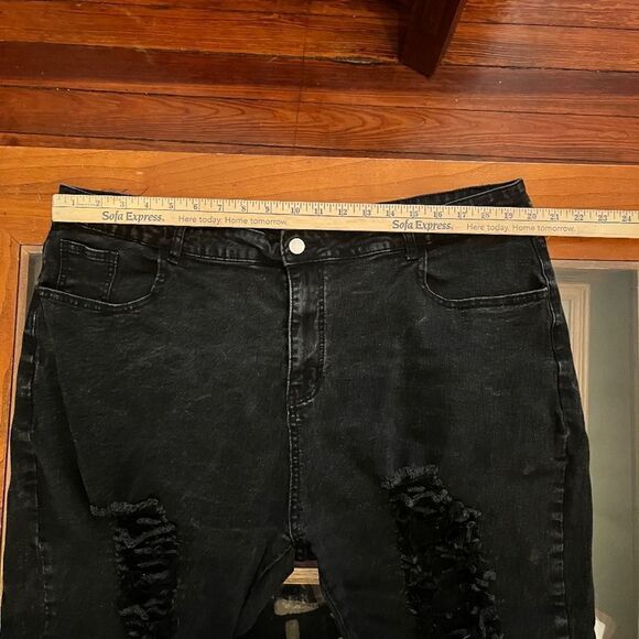 SHEIN Black Jeans Ripped Knees Capri 4XL Like NEW - Picture 12 of 16